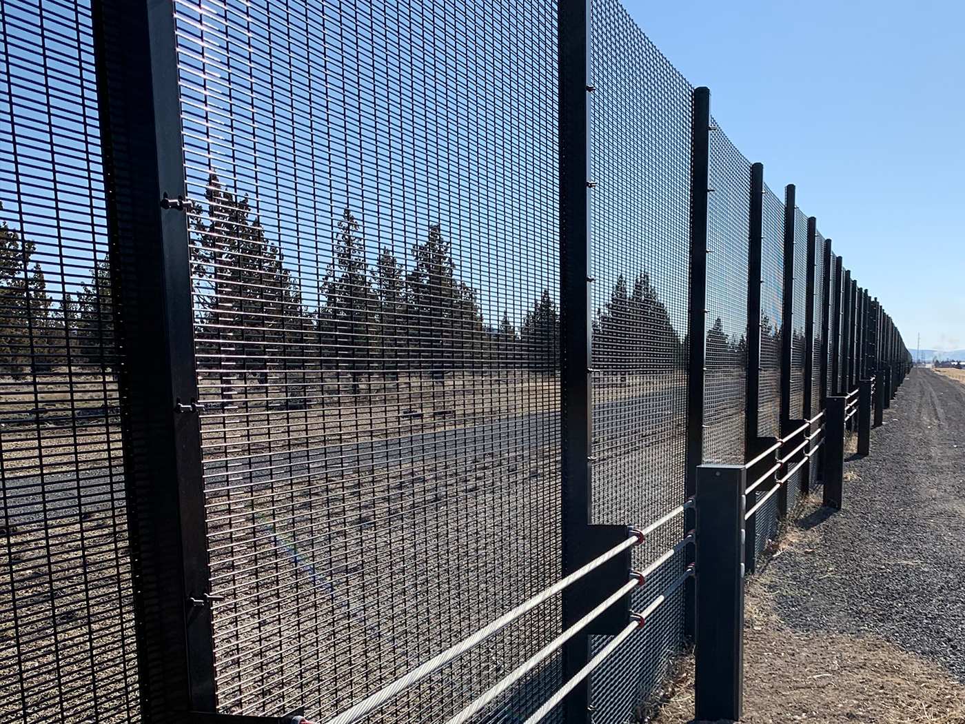 Betafence-US-Securifor4D-crash-rated-fence-V2-1400x1050